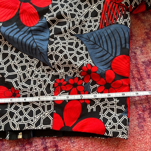 Statement crop top with statement sleeves! - Picture 5 of 5